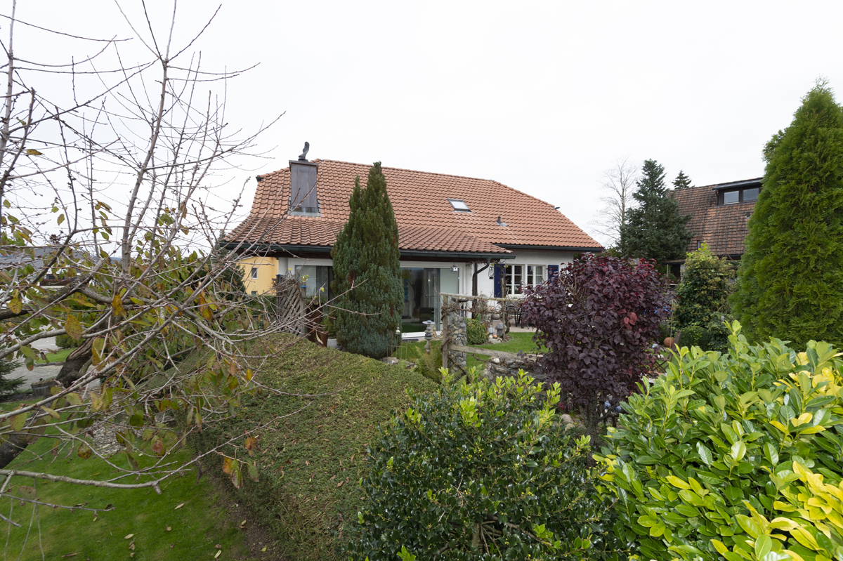 Grundstück Mit Haus Zu Verkaufen